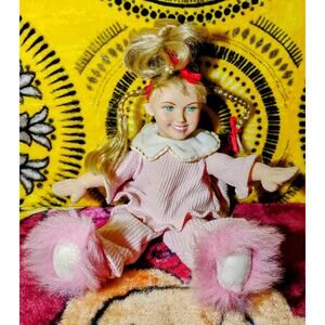 Dr. Seuss Grinch Cindy Lou Who Doll Spinning Pigtails 13" Universal Studios 2000